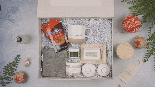 Luxury gift spa set from DC-Lizush, featuring a festive Christmas gift box with pampering products for Mother's Day.