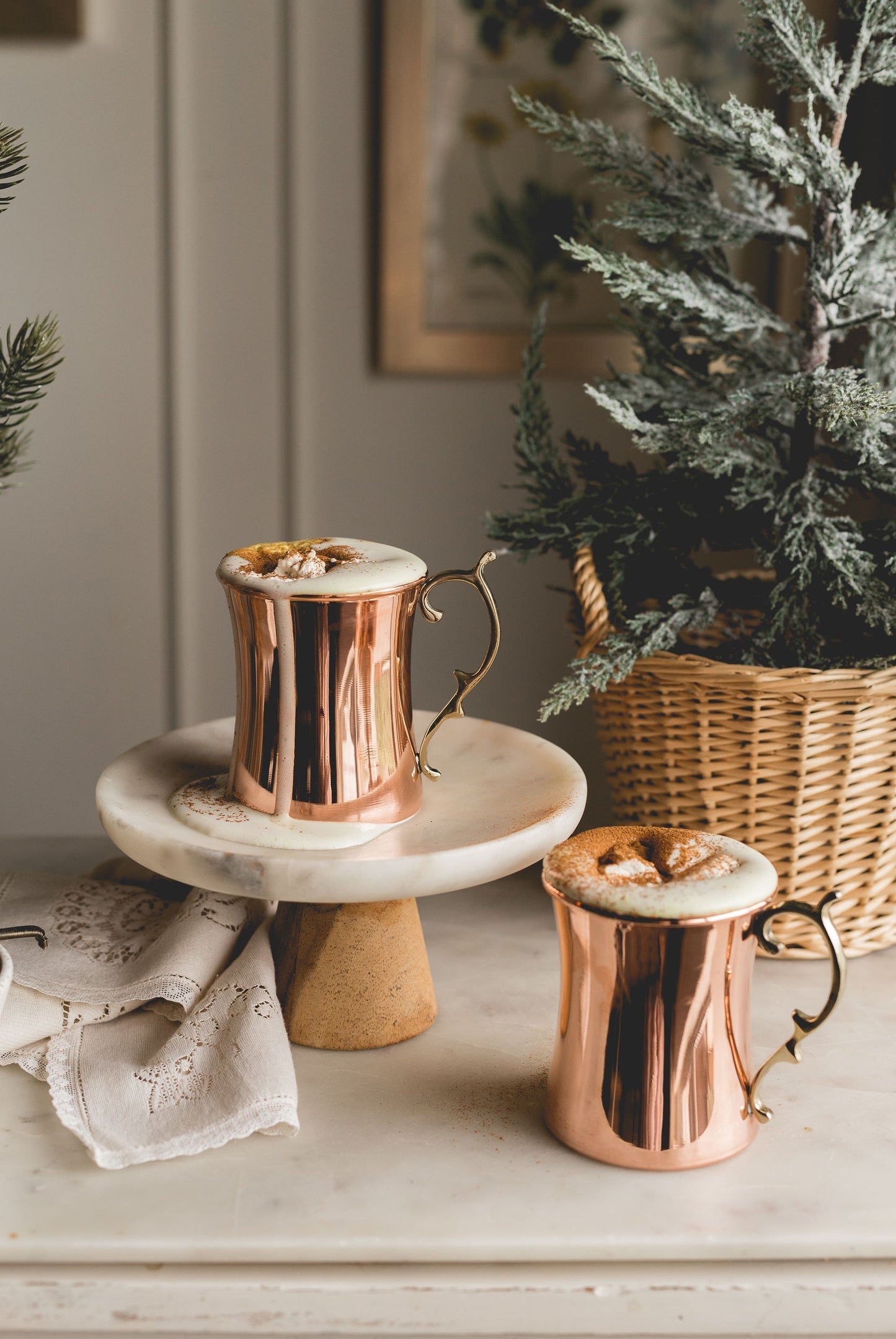 Set of vintage-inspired cocktail mugs by DC-Powered by People, featuring classic design in a set of 2 or 4.